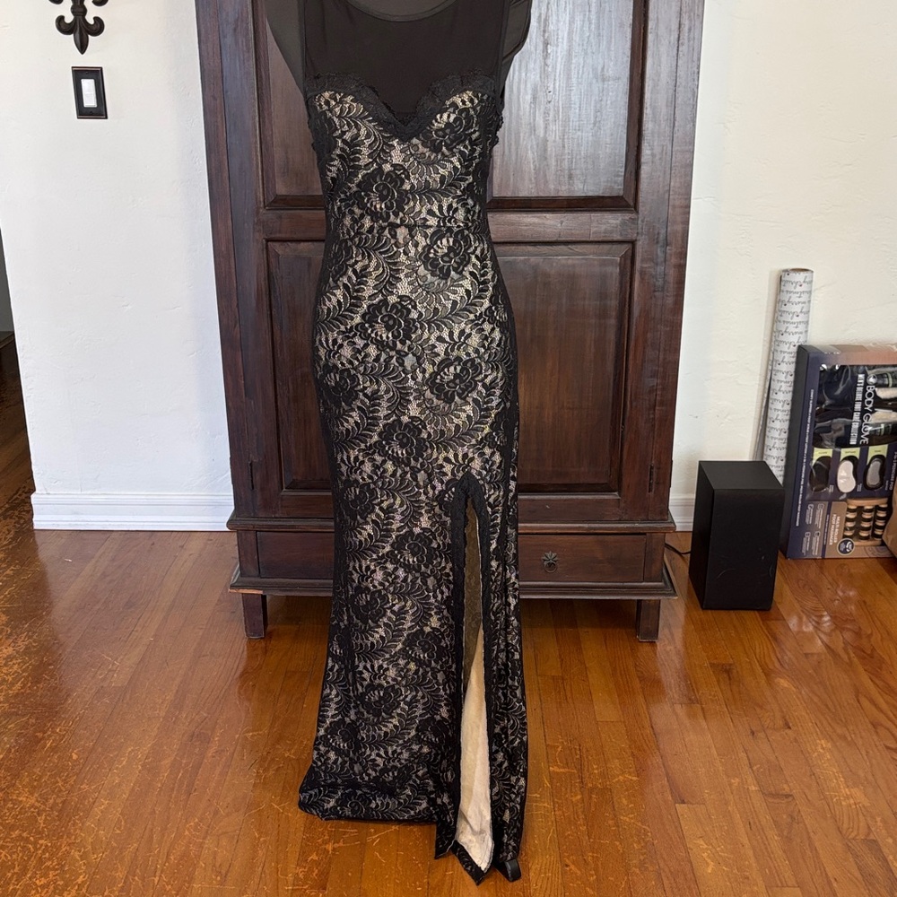 Miusol Elegant Black and Cream Floral Lace Maxi Dress